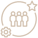 Tres personas dentro de un círculo, simbolizando la colaboración y la experiencia de nuestro equipo calificado, que trabaja unido para ofrecer resultados de alta calidad